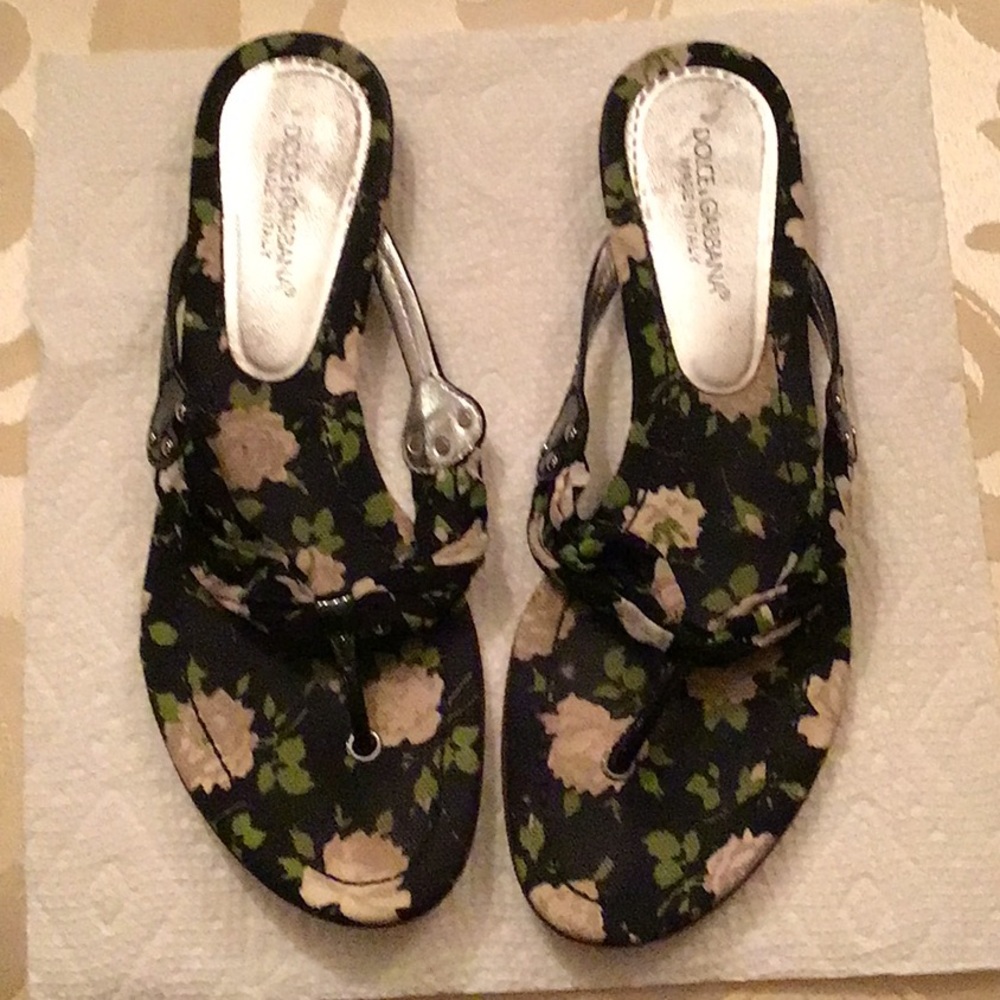 Dolce and Cabbana sandals black green tan